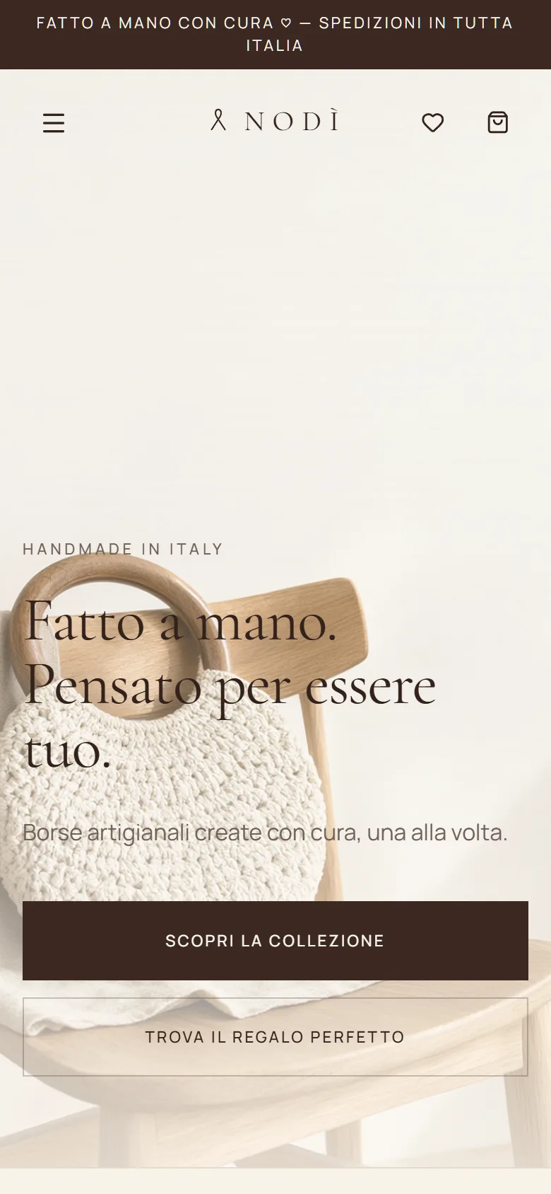 Home page di Nodì su smartphone con logo, titolo e pulsanti per la collezione e i regali