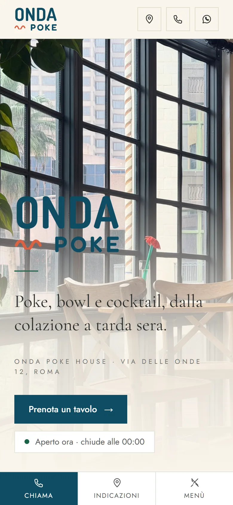 Sito mobile di Onda Poke: logo, sala luminosa con vetrate, piante e sedie in legno, pulsante per prenotare un tavolo